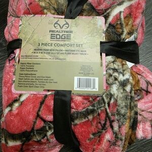 Realtree Edge 3-Piece Plush Throw Set in Pink, Brown, Black